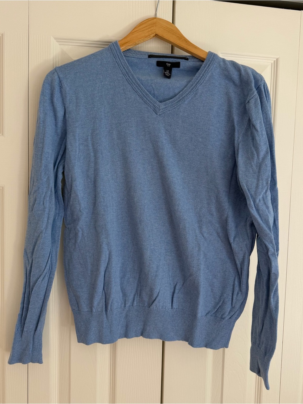 Gap Men’s Light Blue V-Neck Lightweight Knit Sweater Size Small